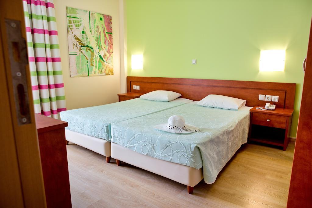 Delphi Beach Hotel Tolofon Room photo