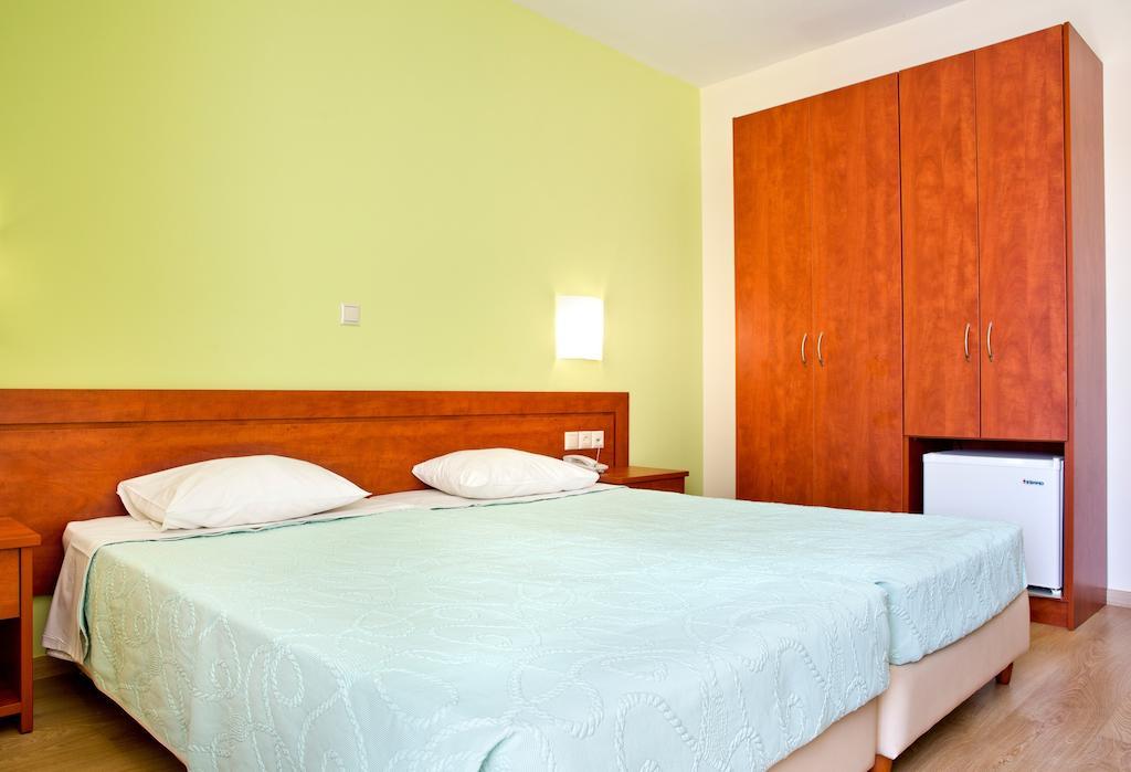 Delphi Beach Hotel Tolofon Room photo